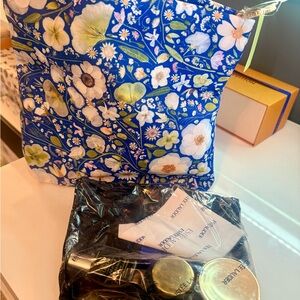 ✨ NWT Estée Lauder 6pc Floral Blue Makeup Bag ✨